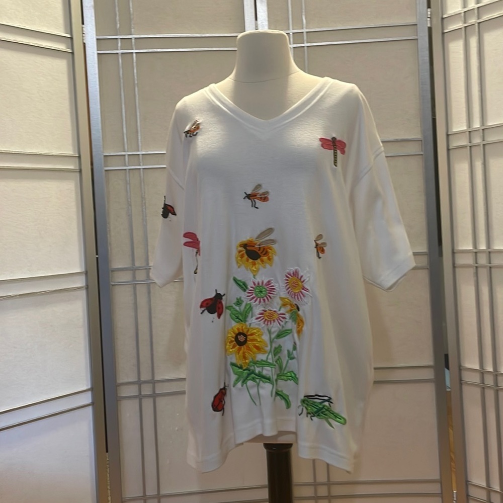 *Victoria Woman White Short Sleeved Tee with floral embroidery butterflies 1X